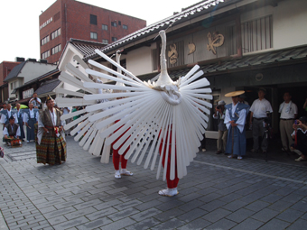 7月20日27日は津和野の伝統行事鷺舞がおこなわれます